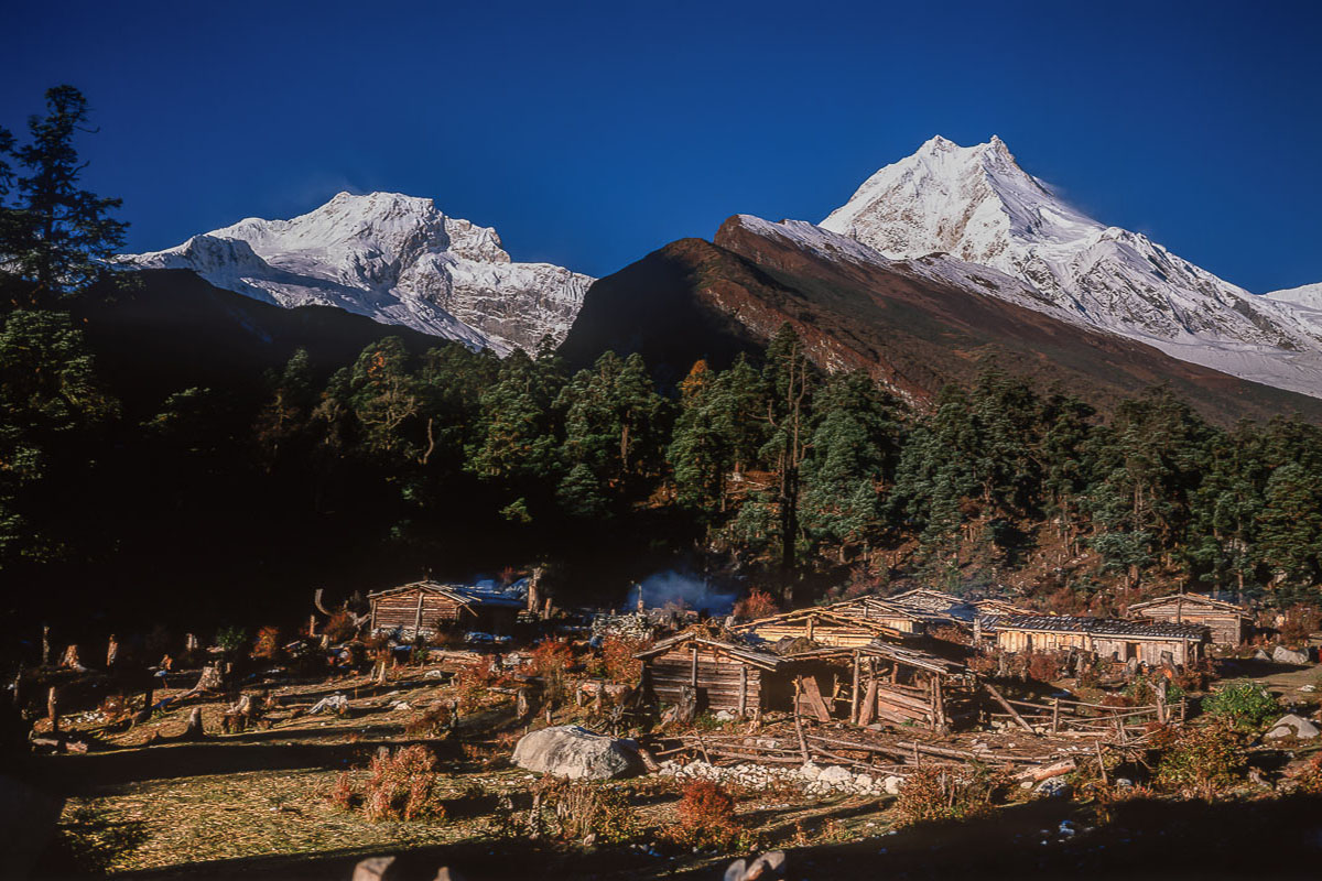 Manaslu amd Ngadi Chuli from Syale Manaslu amd Ngadi Chuli from Syale