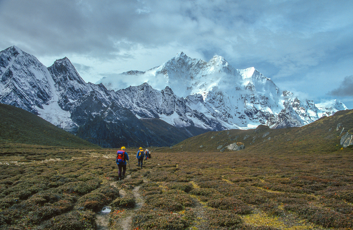 The Lower Kangshung Valley The Lower Kangshung Valley