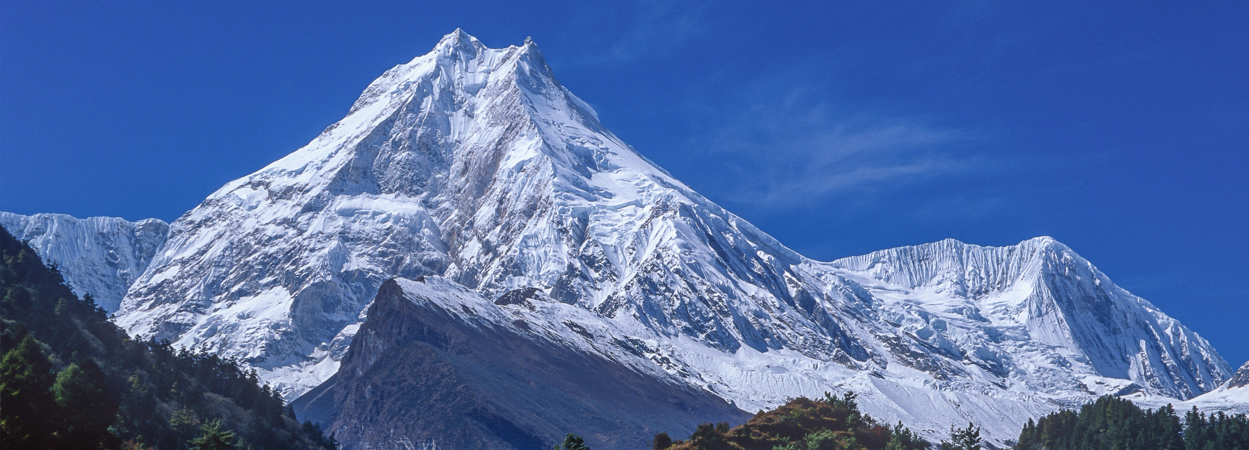 Manaslu from the village of Lho